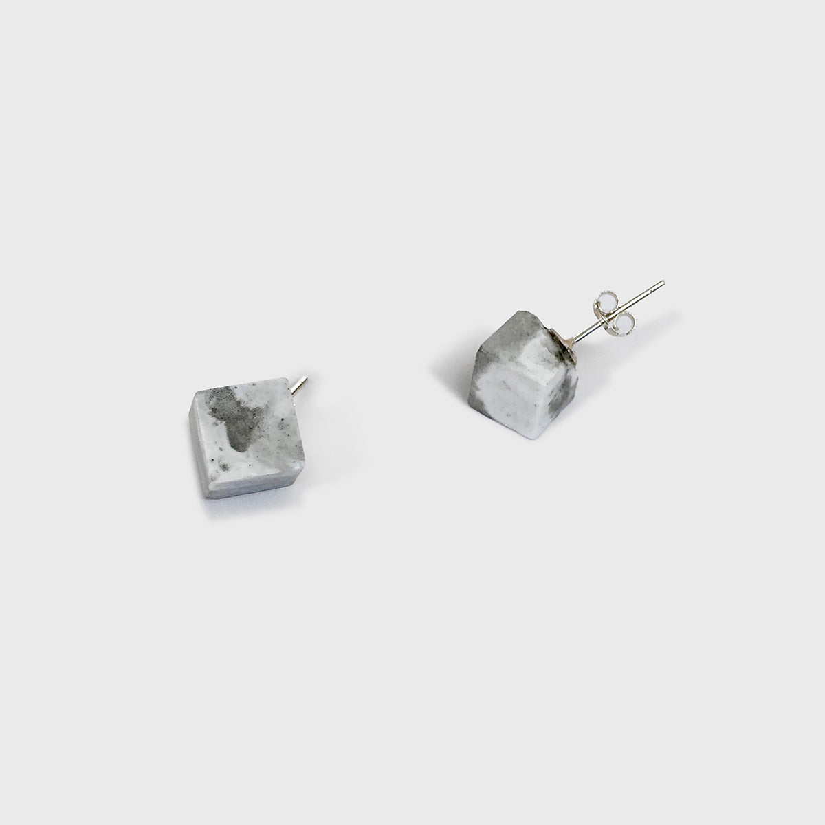 Dot Ear ring (Cube)